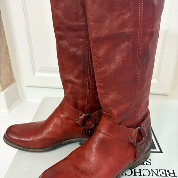 Frye Elegant Red Leather Heeled Boots - Picture 2 of 6